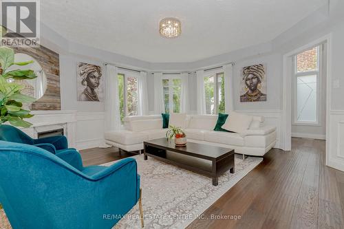 33 Strathroy Crescent, Hamilton, ON - Indoor Photo Showing Living Room With Fireplace