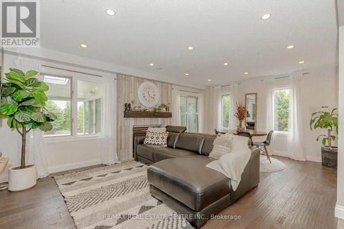 33 Strathroy Crescent, Hamilton, ON - Indoor Photo Showing Living Room With Fireplace