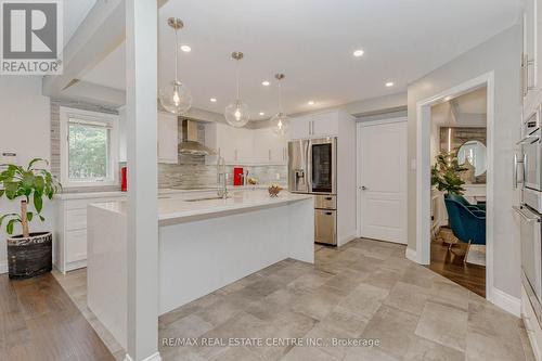 33 Strathroy Crescent, Hamilton, ON - Indoor Photo Showing Kitchen