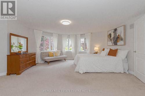 33 Strathroy Crescent, Hamilton, ON - Indoor Photo Showing Bedroom