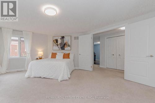 33 Strathroy Crescent, Hamilton, ON - Indoor Photo Showing Bedroom