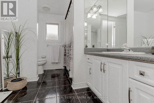 33 Strathroy Crescent, Hamilton, ON - Indoor Photo Showing Bathroom