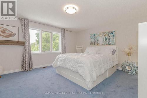 33 Strathroy Crescent, Hamilton, ON - Indoor Photo Showing Bedroom