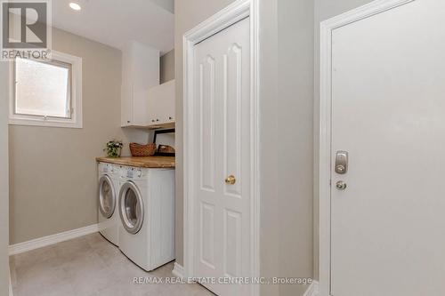 33 Strathroy Crescent, Hamilton, ON - Indoor Photo Showing Laundry Room