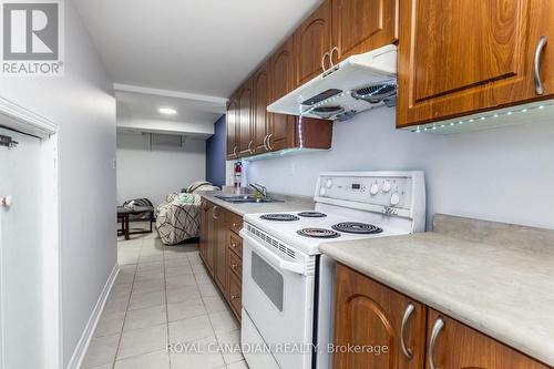 27 Whitehouse Crescent, Brampton, ON - Indoor Photo Showing Kitchen