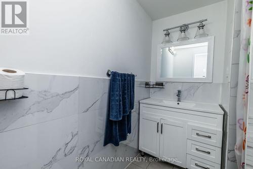 27 Whitehouse Crescent, Brampton, ON - Indoor Photo Showing Bathroom