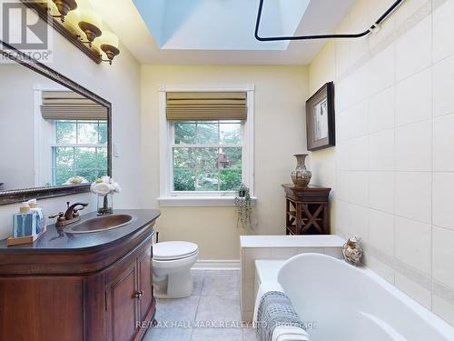 109 Highland Lane, Richmond Hill (Mill Pond), ON - Indoor Photo Showing Bathroom