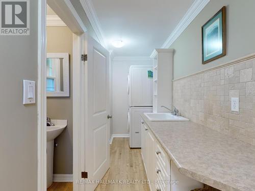 109 Highland Lane, Richmond Hill, ON - Indoor Photo Showing Bathroom