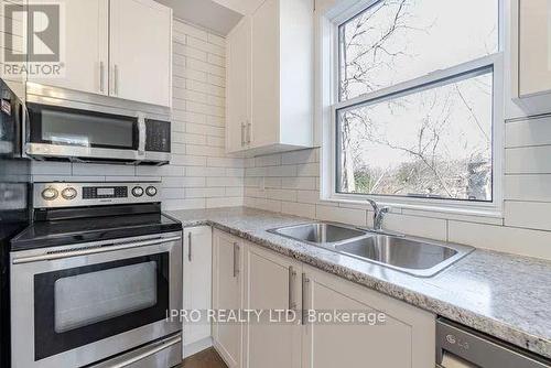 A - 68 Nelson Street W, Brampton, ON - Indoor Photo Showing Kitchen With Double Sink