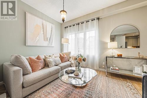1875 Stevington Crescent, Mississauga, ON - Indoor Photo Showing Living Room