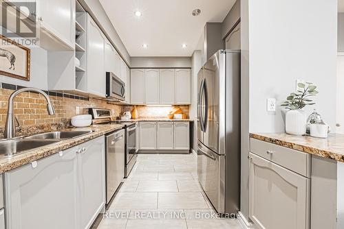 1875 Stevington Crescent, Mississauga, ON - Indoor Photo Showing Kitchen With Stainless Steel Kitchen With Double Sink