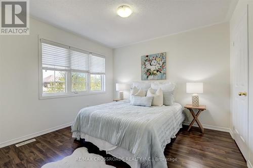 75 Lewis Honey Drive, Aurora, ON - Indoor Photo Showing Bedroom