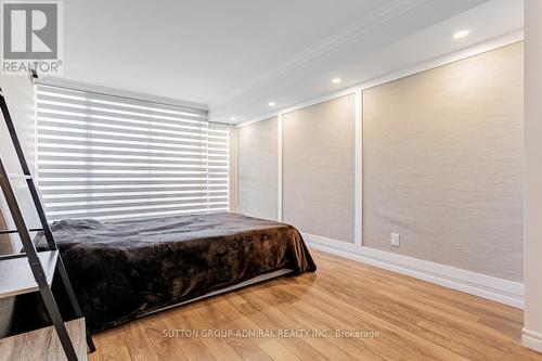 806 - 100 Observatory Lane, Richmond Hill, ON - Indoor Photo Showing Bedroom