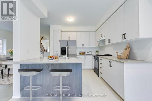 3945 Leonardo Street, Burlington, ON - Indoor Photo Showing Kitchen With Upgraded Kitchen