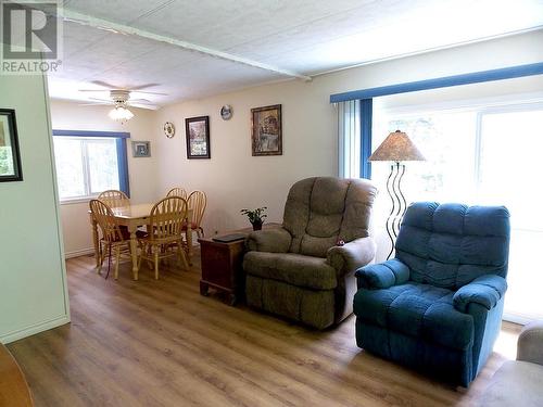 2435 Sandberg Road, Williams Lake, BC - Indoor Photo Showing Living Room