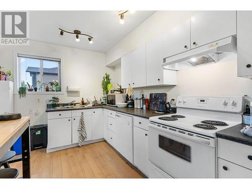 853 Wilson Avenue, Kelowna, BC - Indoor Photo Showing Kitchen With Double Sink