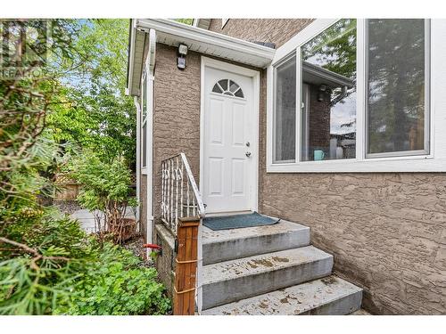 853 Wilson Avenue, Kelowna, BC - Outdoor