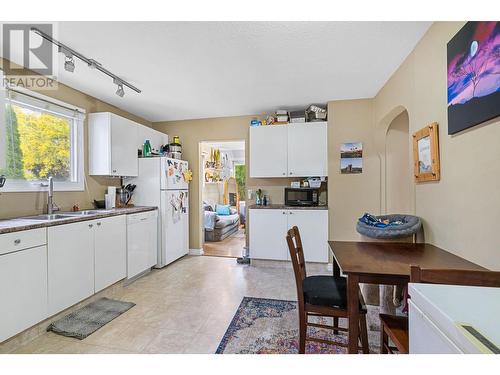 853 Wilson Avenue, Kelowna, BC - Indoor