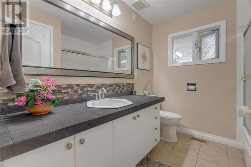 800 Montigny Road, West Kelowna, BC - Indoor Photo Showing Bathroom