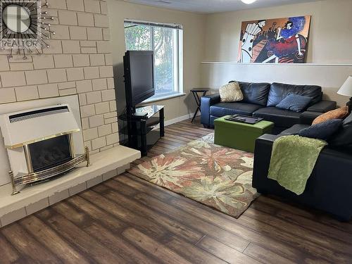 800 Montigny Road, West Kelowna, BC - Indoor Photo Showing Living Room With Fireplace