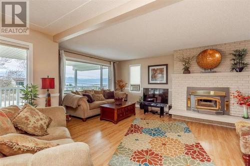 800 Montigny Road, West Kelowna, BC - Indoor Photo Showing Living Room With Fireplace