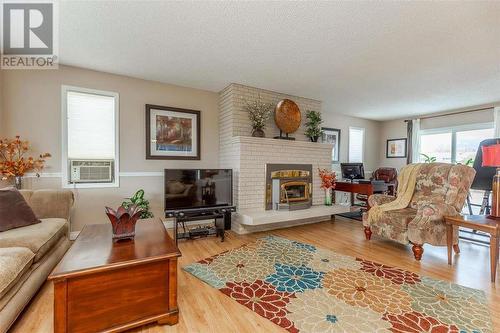 800 Montigny Road, West Kelowna, BC - Indoor Photo Showing Living Room With Fireplace