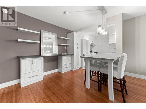 4058 Lakeshore Road Unit# 401, Kelowna, BC - Indoor Photo Showing Dining Room