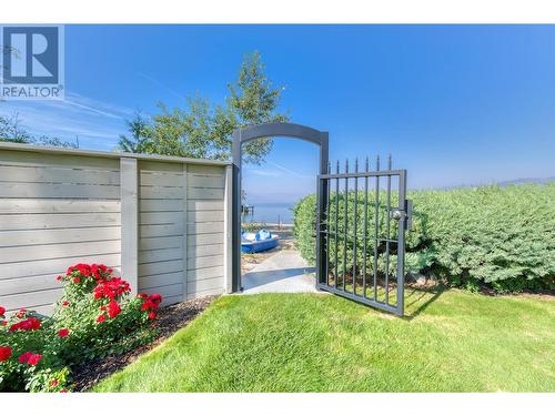 4058 Lakeshore Road Unit# 401, Kelowna, BC - Outdoor