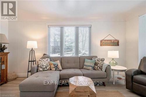 345 Bayview Avenue, Chatham-Kent, ON - Indoor Photo Showing Living Room