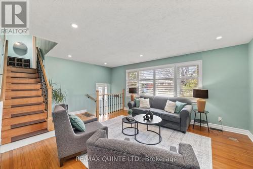 245 Parrott Drive, Belleville, ON - Indoor Photo Showing Living Room