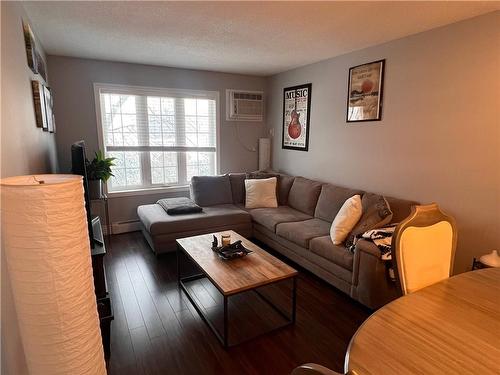 5753 Morrison Street|Unit #303, Niagara Falls, ON - Indoor Photo Showing Living Room