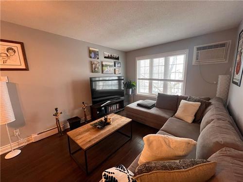 5753 Morrison Street|Unit #303, Niagara Falls, ON - Indoor Photo Showing Living Room