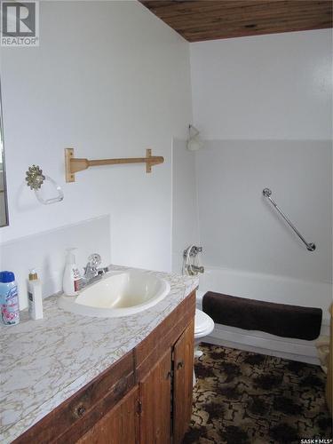 533 Dustin Place, Turtle Lake, SK - Indoor Photo Showing Bathroom