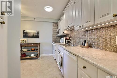 415 4045 Rae Street, Regina, SK - Indoor Photo Showing Kitchen With Double Sink