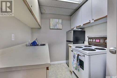 415 4045 Rae Street, Regina, SK - Indoor Photo Showing Kitchen