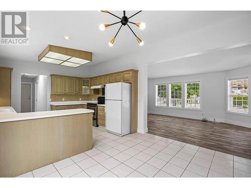 112 Leighton Place, Chase, BC - Indoor Photo Showing Kitchen
