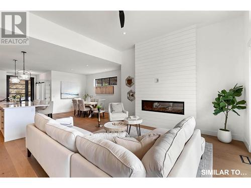 9201 Okanagan Centre Road W Unit# 10, Lake Country, BC - Indoor Photo Showing Living Room With Fireplace