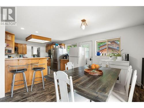 1244 Lee Creek Drive, Lee Creek, BC - Indoor Photo Showing Dining Room