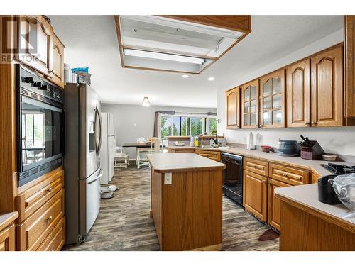 1244 Lee Creek Drive, Lee Creek, BC - Indoor Photo Showing Kitchen