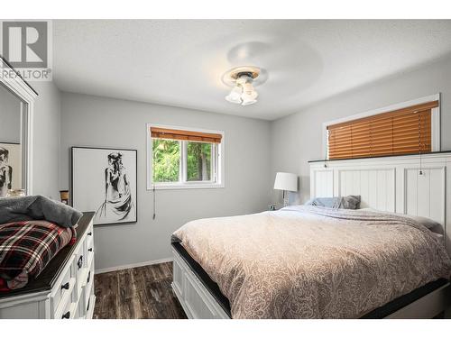 1244 Lee Creek Drive, Lee Creek, BC - Indoor Photo Showing Bedroom