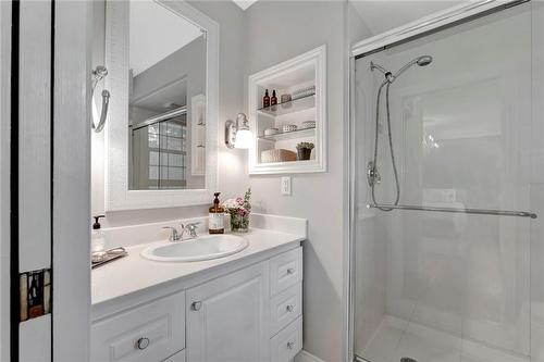 19 Auchmar Road, Hamilton, ON - Indoor Photo Showing Bathroom