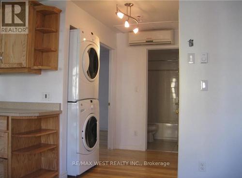 70 Stanley Street, London, ON - Indoor Photo Showing Laundry Room