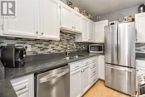 631 Buchanan Drive, Prince Albert, SK - Indoor Photo Showing Kitchen With Double Sink With Upgraded Kitchen