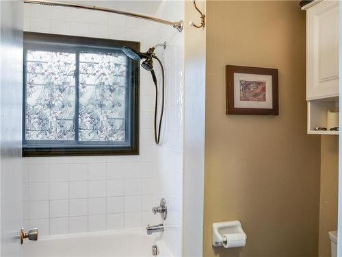 148 Toronto Street, Bracebridge, ON - Indoor Photo Showing Bathroom