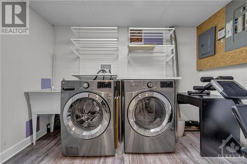 924 Rex Avenue, Ottawa, ON - Indoor Photo Showing Laundry Room