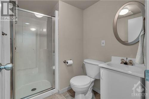 472 Tillbury Avenue W, Ottawa, ON - Indoor Photo Showing Bathroom