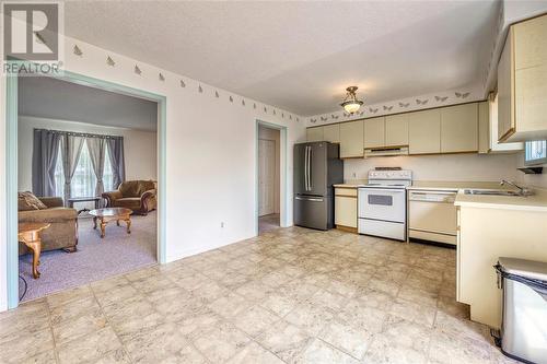 751 Sycamore Drive, Sarnia, ON - Indoor Photo Showing Kitchen