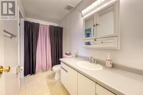 751 Sycamore Drive, Sarnia, ON - Indoor Photo Showing Bathroom