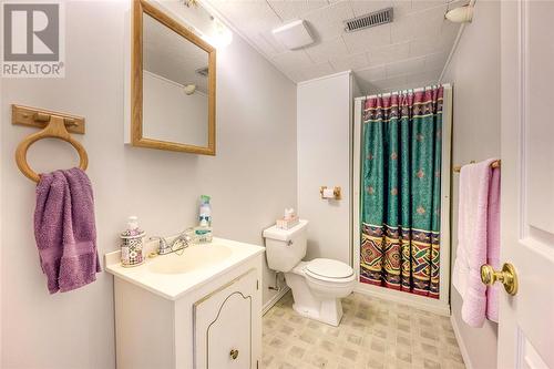 751 Sycamore Drive, Sarnia, ON - Indoor Photo Showing Bathroom