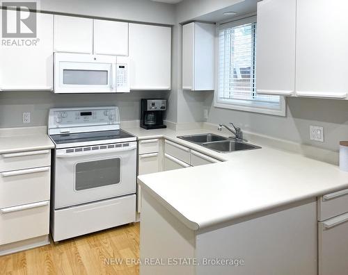 4059 Teakwood Drive, Mississauga, ON - Indoor Photo Showing Kitchen With Double Sink